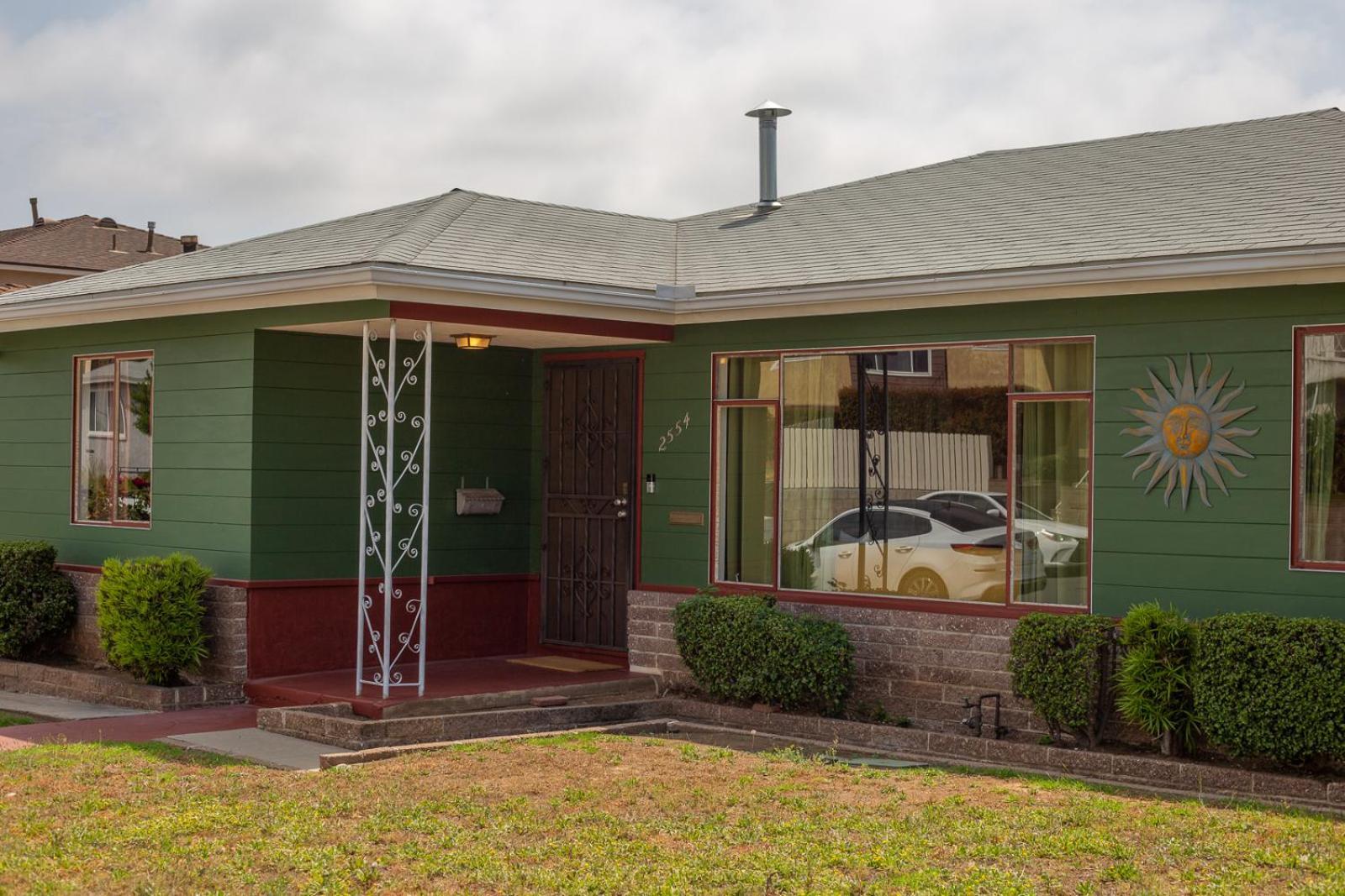 Cozy With Downtown View Holiday home *